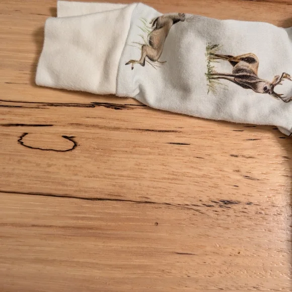 NWOT Saltwater Swaddles Little Fawn Big Yawn gown & hat - Picture 6 of 9